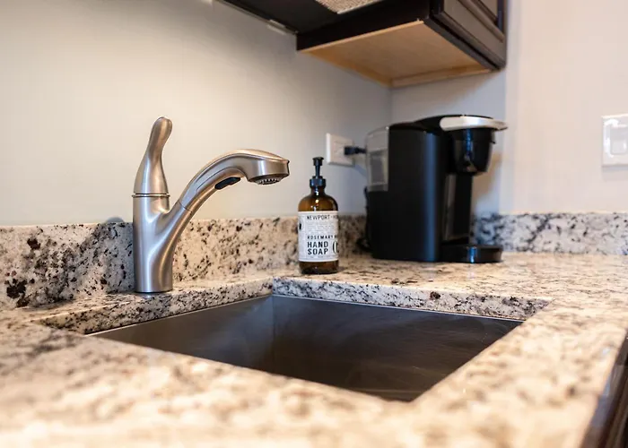 124 Lofts - Downtown Dundee - Walk To Dining West Dundee