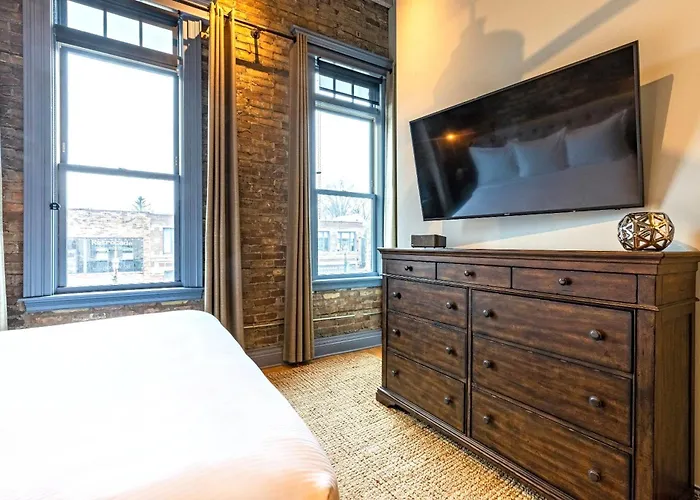 124 Lofts - Downtown Dundee - Walk To Dining West Dundee