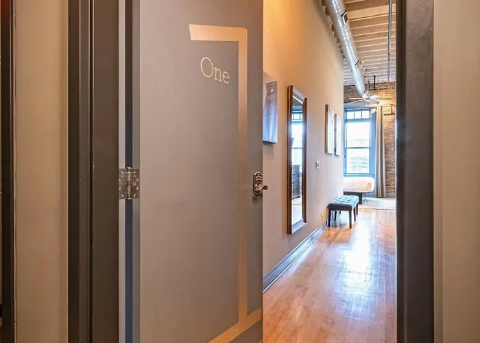 124 Lofts - Downtown Dundee - Walk To Dining Apartment